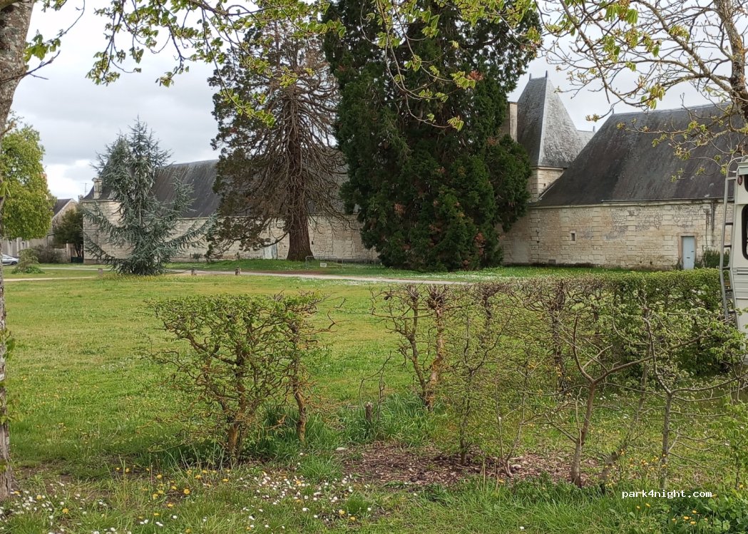 (86140) Scorbé-Clairvaux - 13 Place Etienne Chérade de Monbron — foto 4