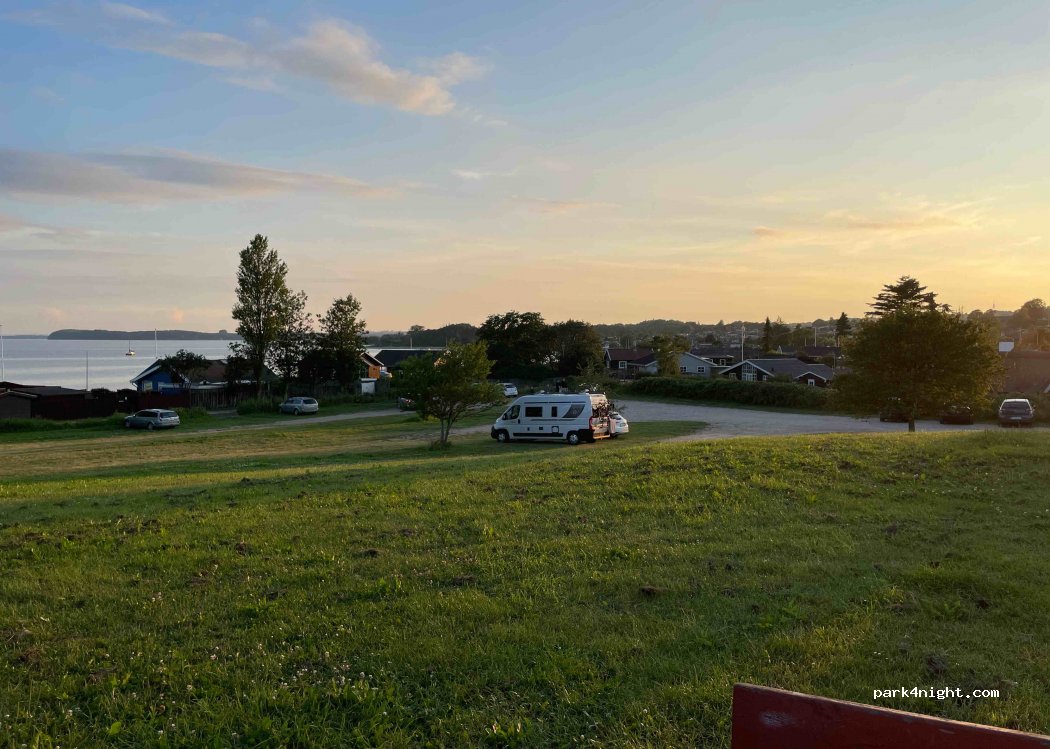 (8410) Rønde - 2 Hybenvej — foto