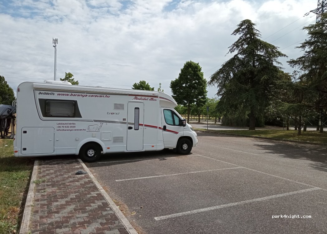 (33054) Lignano Sabbiadoro - Via Giorgio Scerbanenco — foto 3