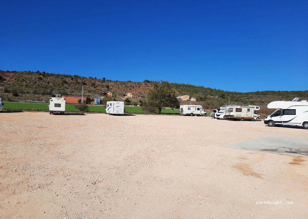Area de Autocaravanas Covarrubias — foto 4