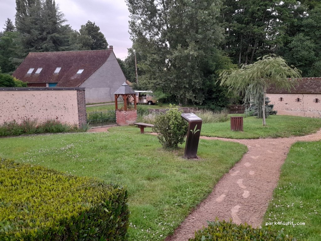 (45320) Courtemaux - 2 Place de l'Église — foto 2