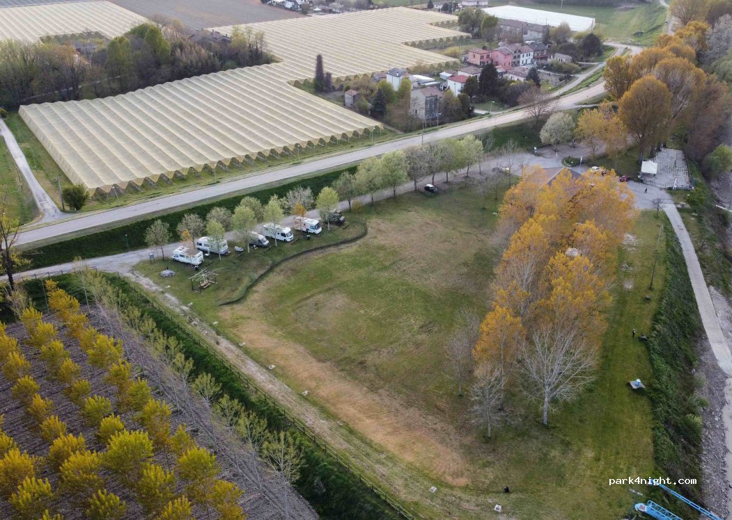 (46028) Sermide - Via Argine Po / Sosta Camper — foto 3