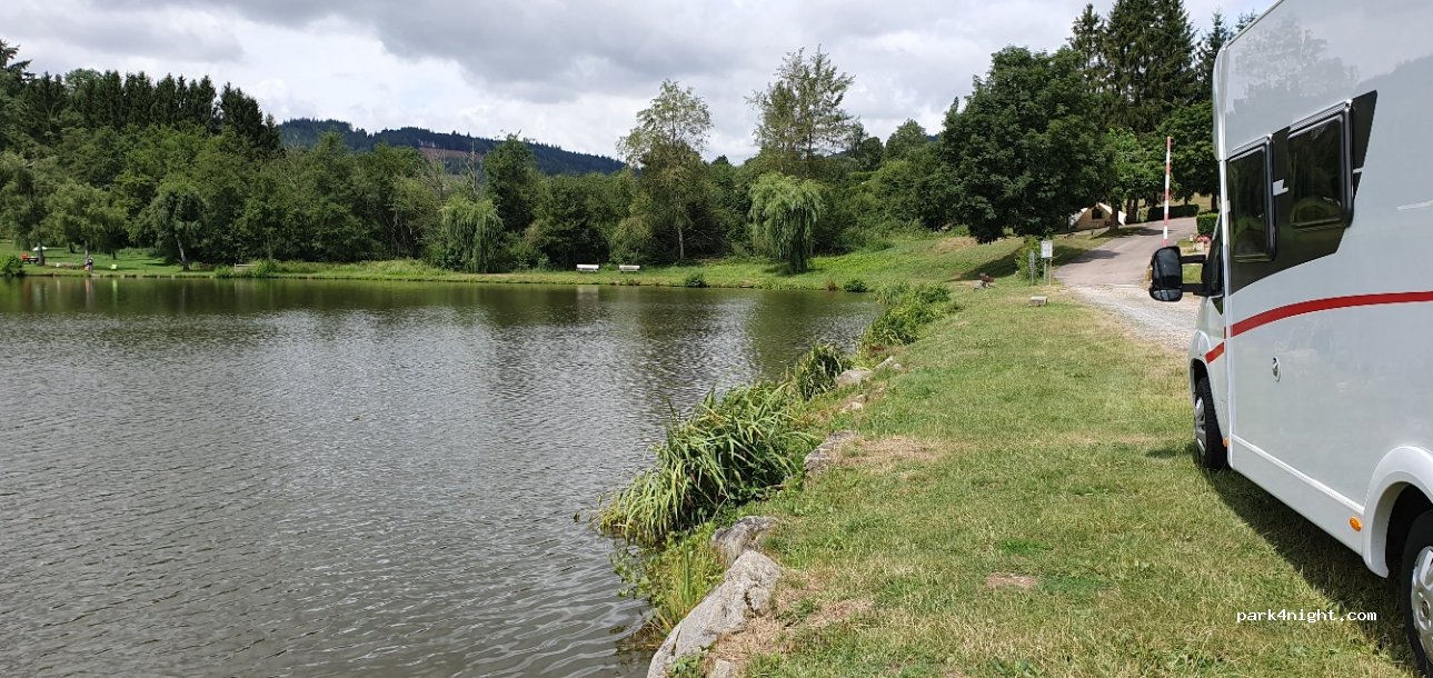 (69870) Poule-les-Écharmeaux - La Goutte — foto