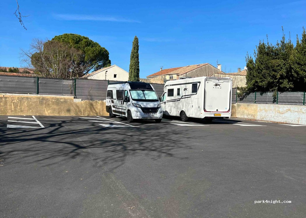 (26130) Saint-Paul-Trois-Châteaux - Parking Chausy — foto 2