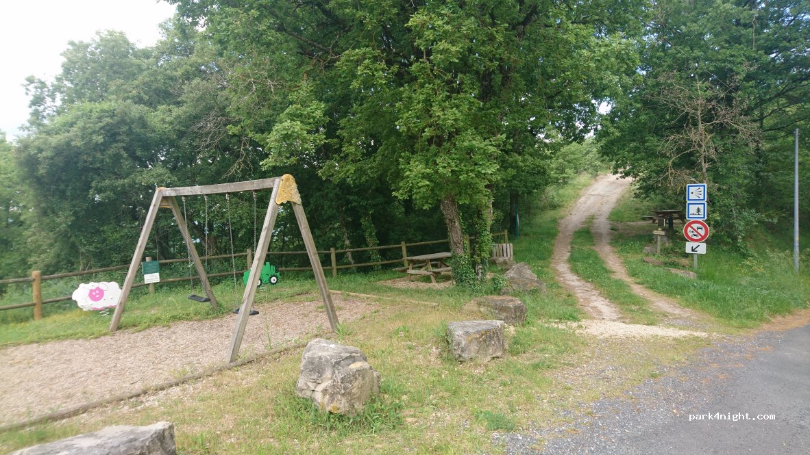 (12400) Les Costes-Gozon - Route du Truel — foto 3