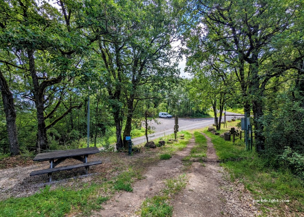 (12400) Les Costes-Gozon - Route du Truel — foto 4