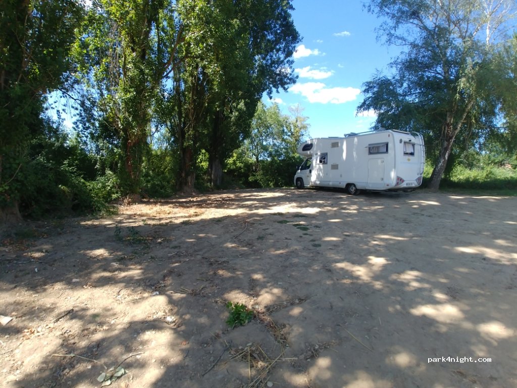 (33410) Cadillac - Allée de Lattre de Tassigny — foto