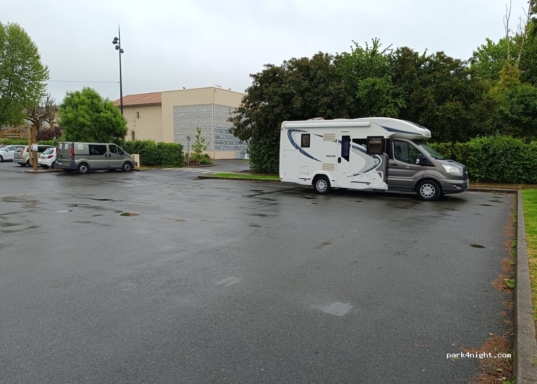 (33410) Cadillac - Allée de Lattre de Tassigny — foto 5