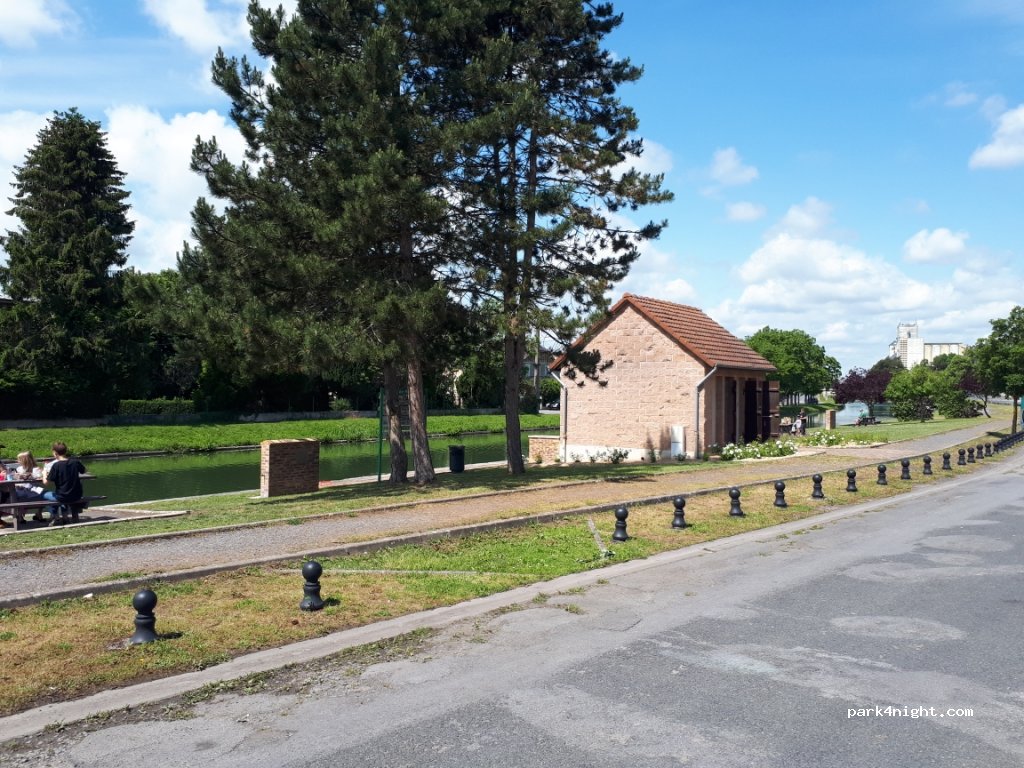 (08300) Rethel - 3B Quai Gaignot — foto