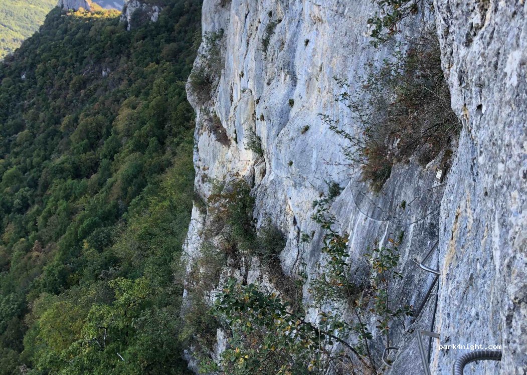(01110) Hostiaz - Unnamed Road / Via ferrata - La Guinguette — foto 3