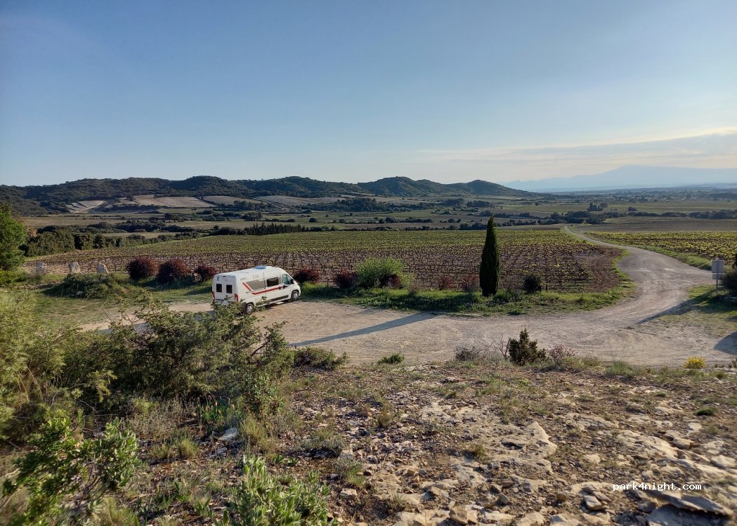 (30126) Tavel - Unnamed Road — foto