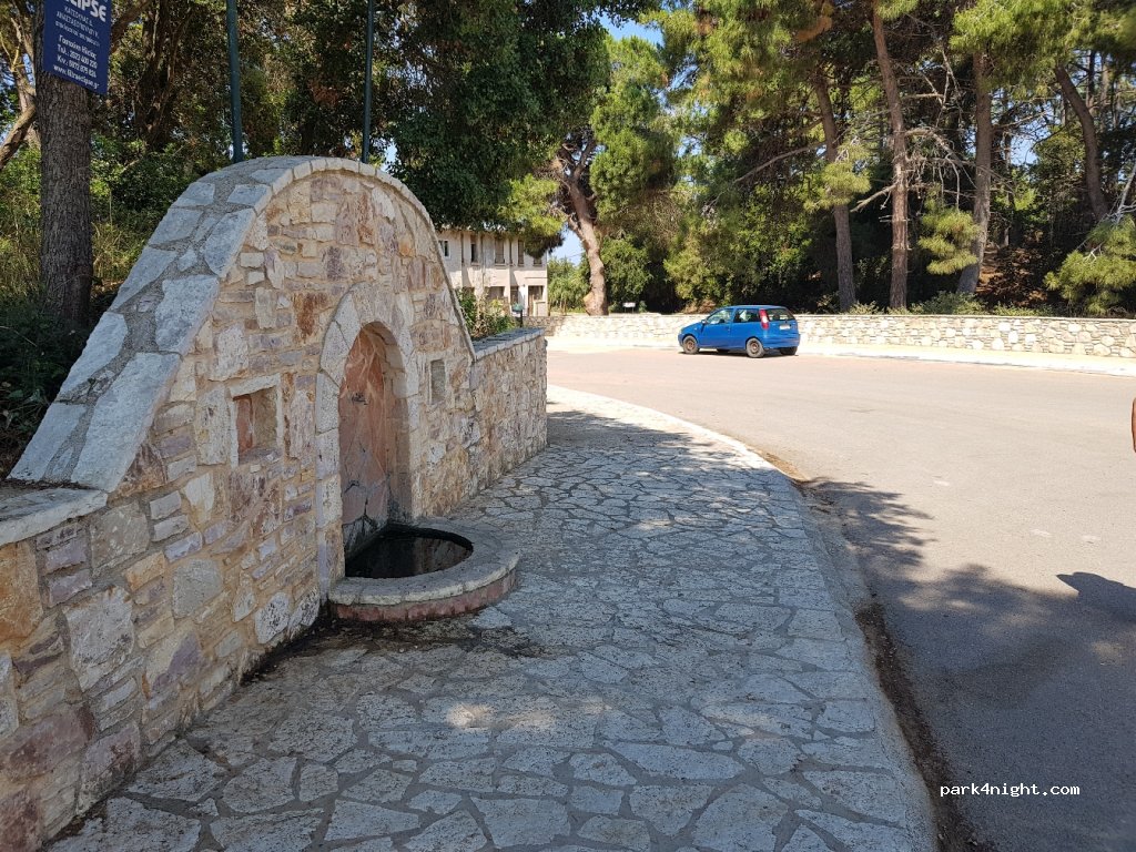 (270 50) Arkoudi - Unnamed Road — foto