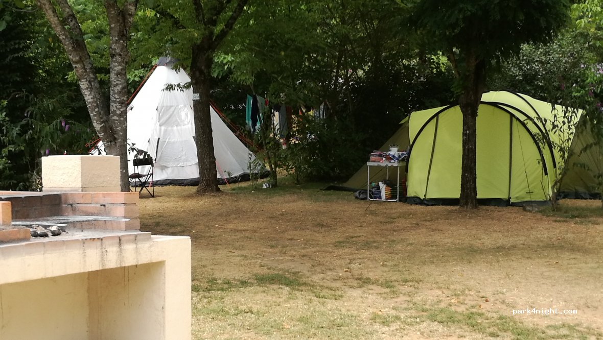 Camping Les Pierres Chaudes — foto
