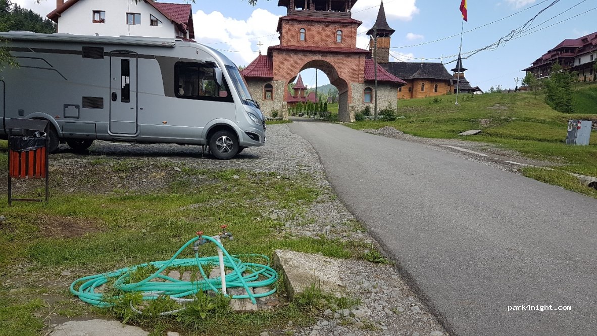 ()  - Strada Lustin Pîrvu — foto