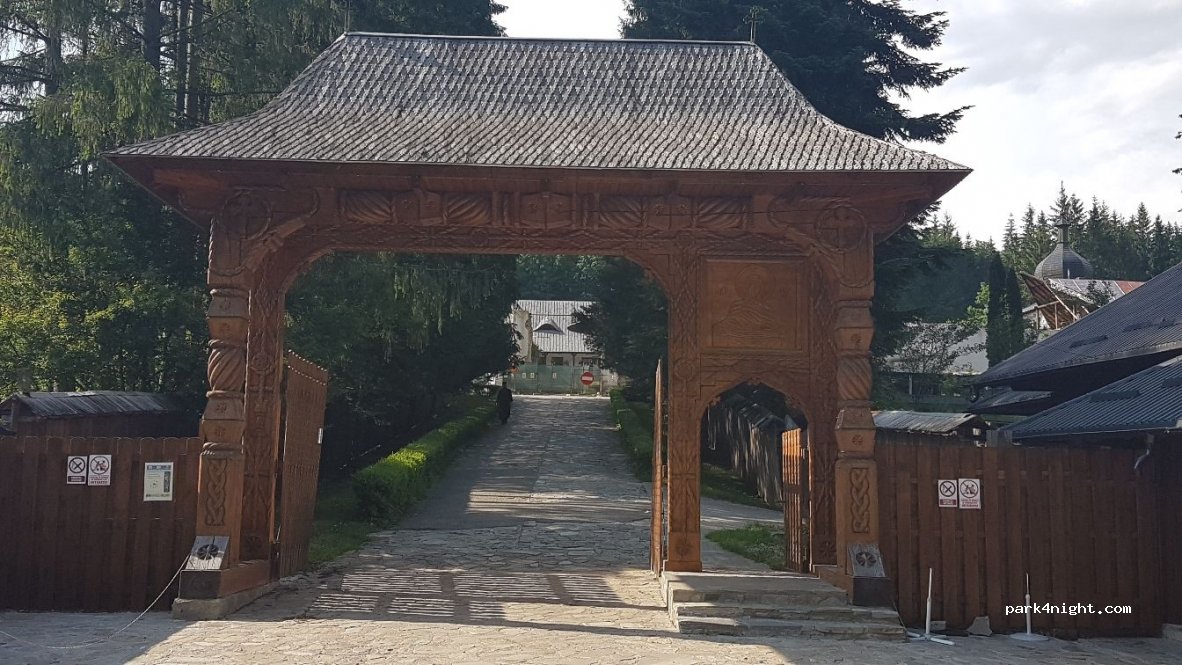 () Agapia - Strada Mănăstirilor — foto