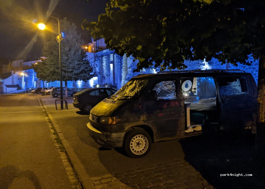 (02000) Laon - 4 Rempart Guillaume de Harcigny — foto 2