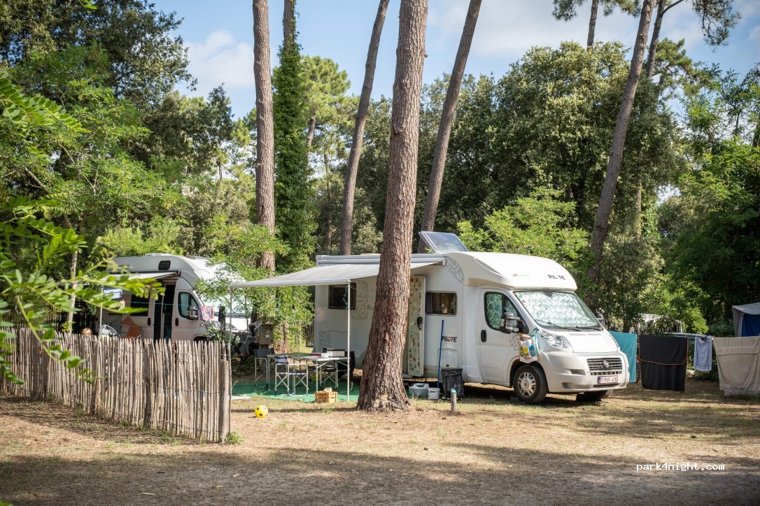 Camping Huttopia Oléron - Les Pins — foto