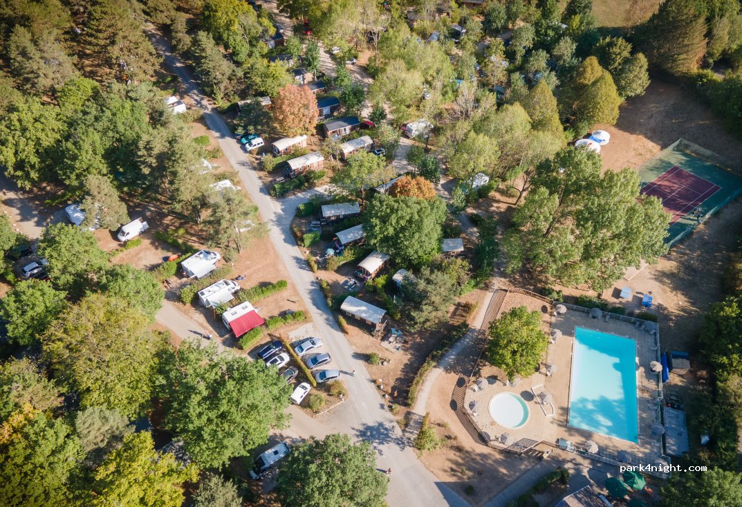 Camping Huttopia Divonne Les Bains — foto