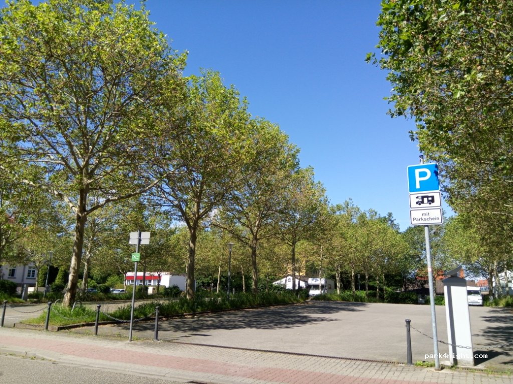 Wohnmobilstellplatz Daennerplatz in Kaiserslautern — foto