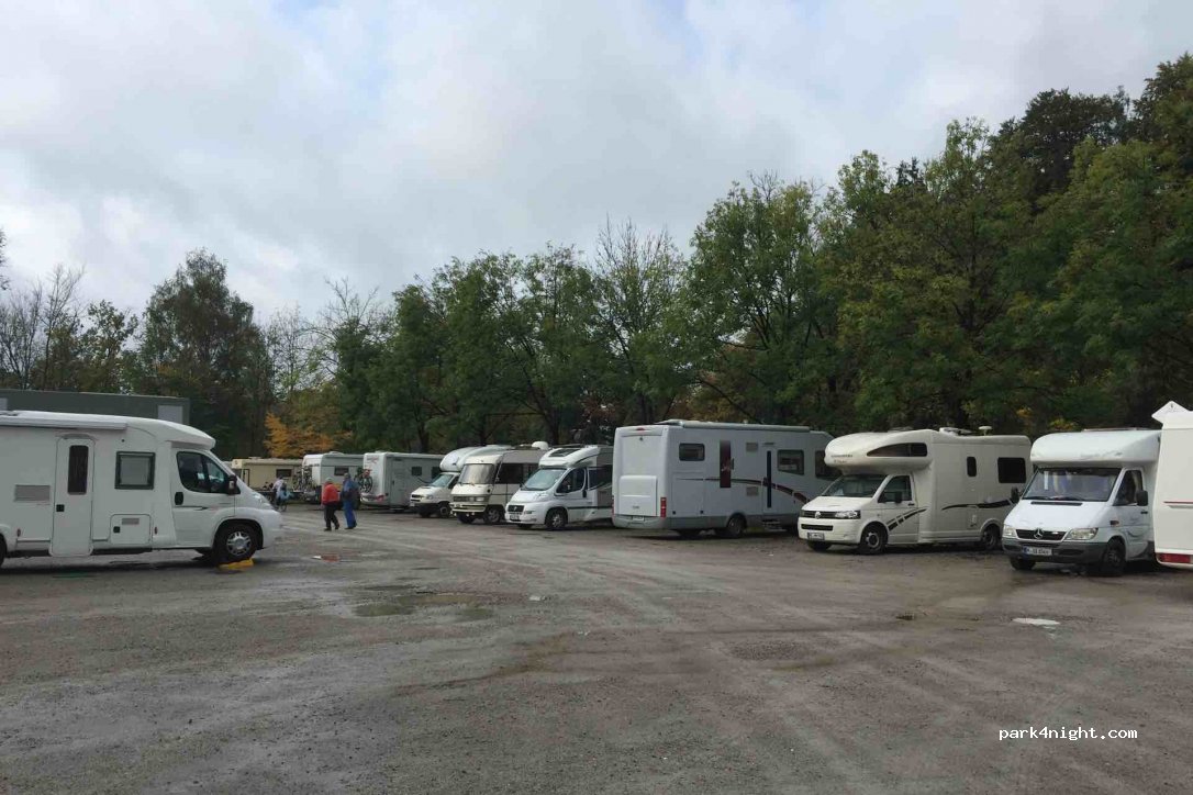 Wohnmobilstellplatz an der Isar P4 — foto