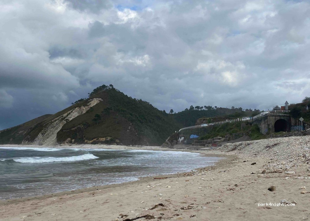 (33594) Naves de Llanes - Playa de San Antolín — foto 3