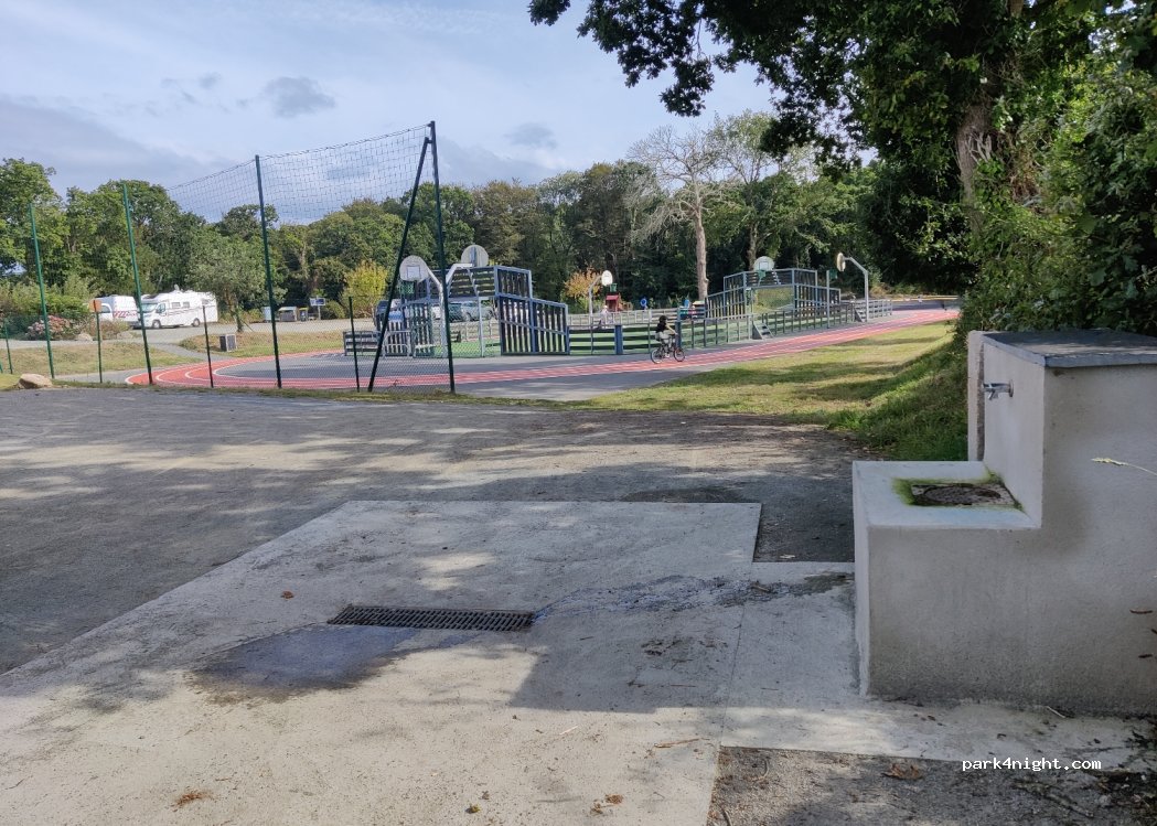 Aire de camping-car Plouaret — foto 4