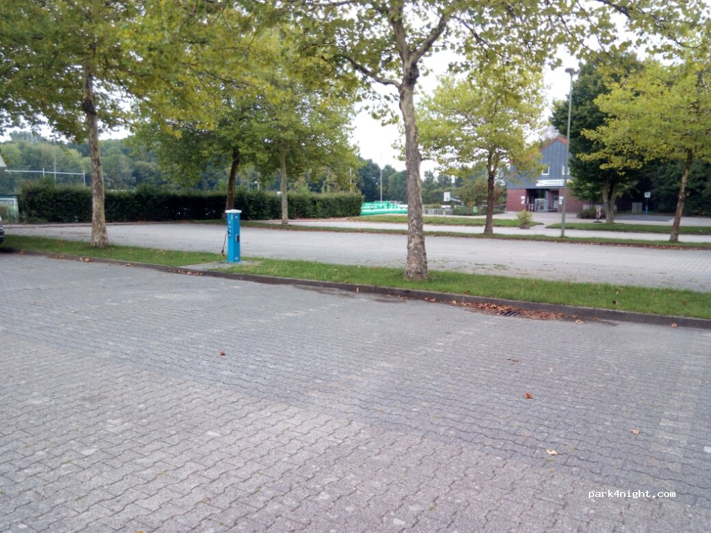 Wohnmobilstellplatz am Sportzentrum Großer Berg in Altenberge — foto