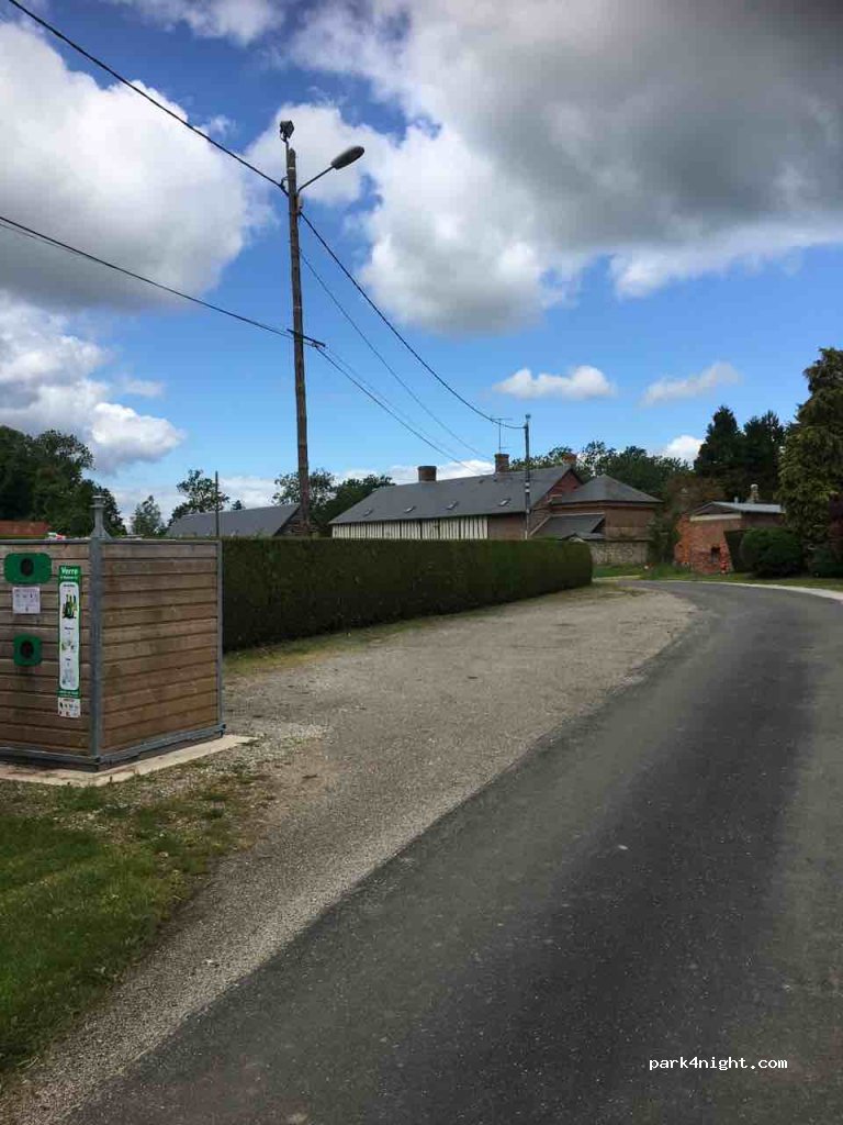 (27110) Graveron-Sémerville - Unnamed Road — foto 2