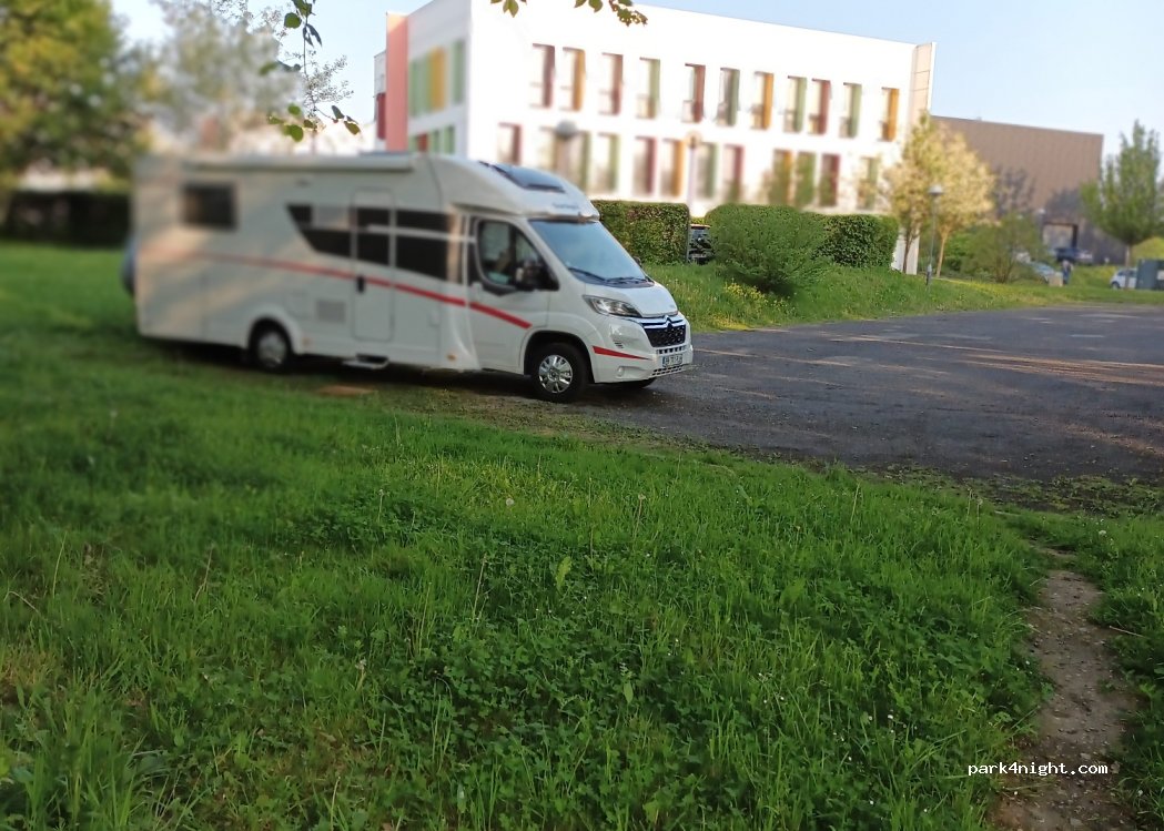(35131) Chartres-de-Bretagne - 9 Rue Léo Lagrange — foto
