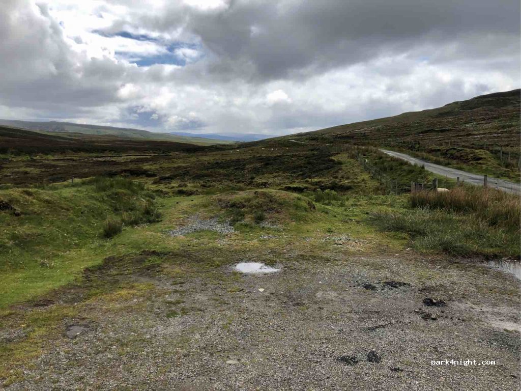(IV51) Portree - Unnamed Road — foto