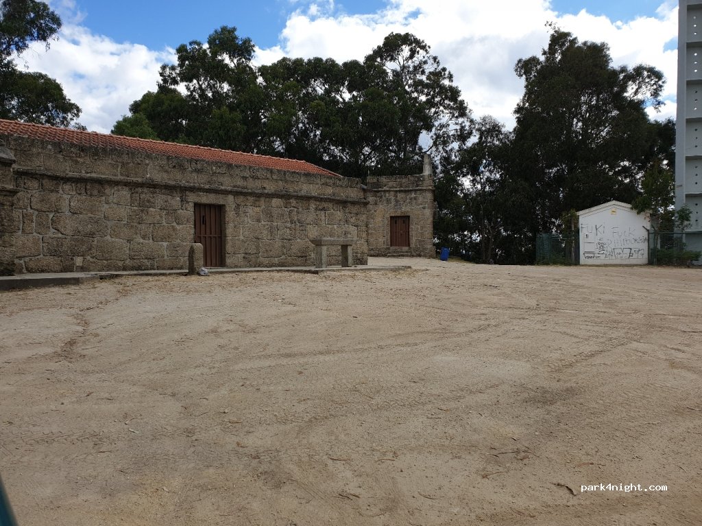 (4805) Nespereira - Unnamed Road /  Capela das Senhoras do Monte, Serzedelo — foto
