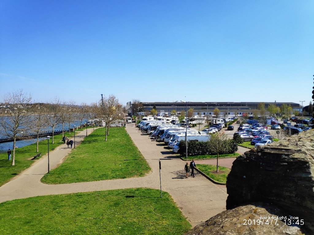 Wohnmobilstellplatz Andernach — foto