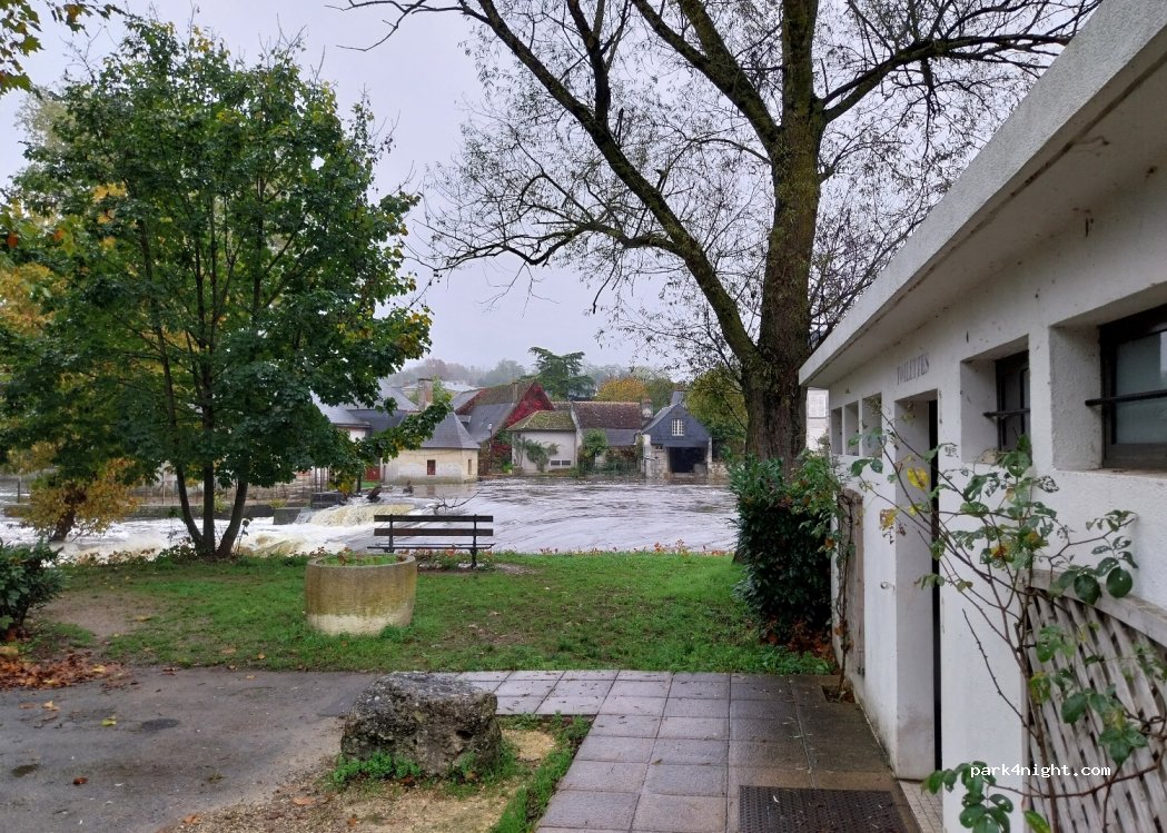 (37190) Azay-le-Rideau - 1-3 Rue Nationale — foto 5