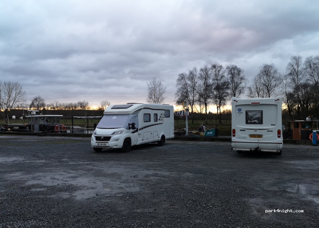 Camperplaats jachthaven Péruwelz — foto