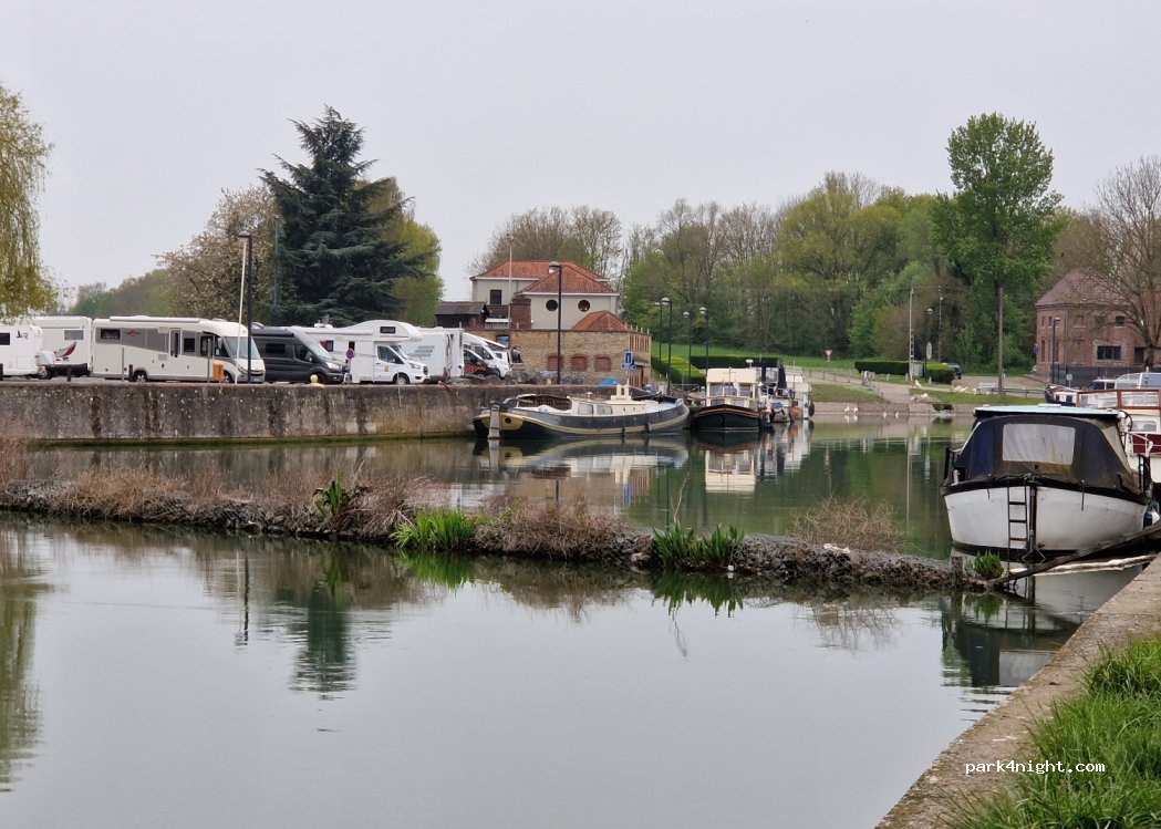 Camperplaats jachthaven Péruwelz — foto 2