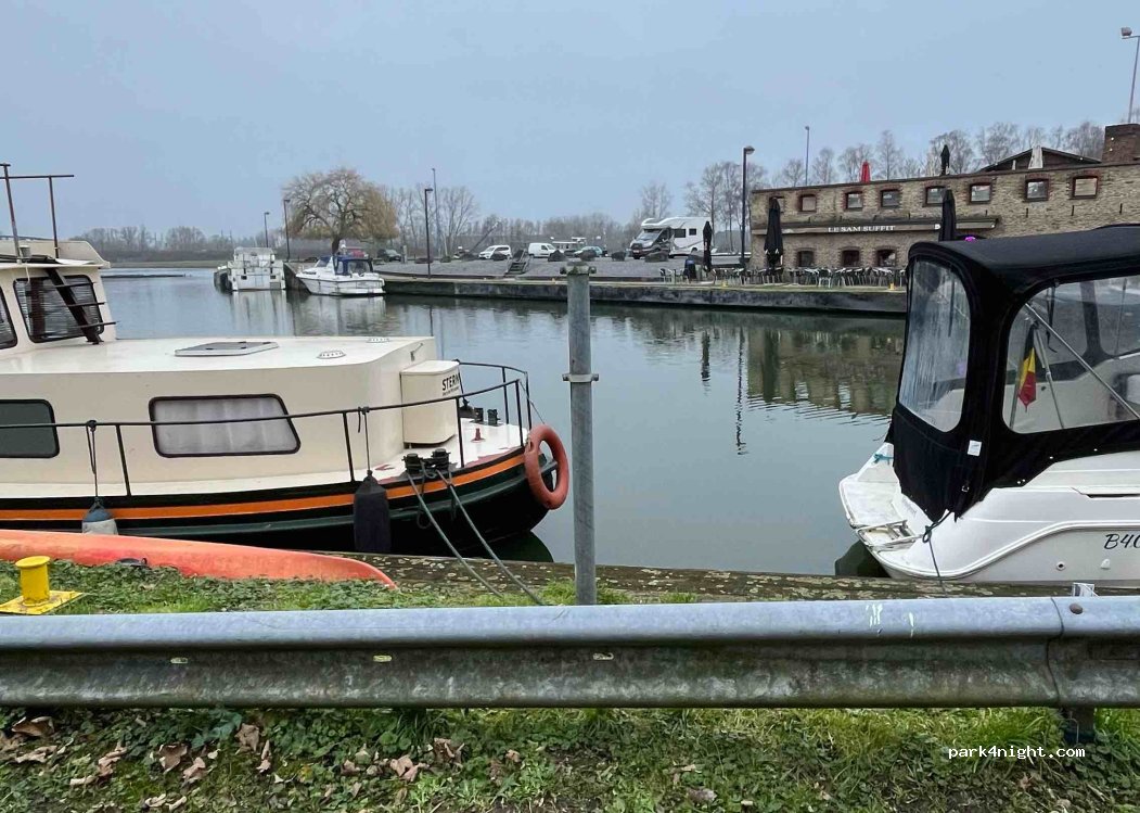 Camperplaats jachthaven Péruwelz — foto 4