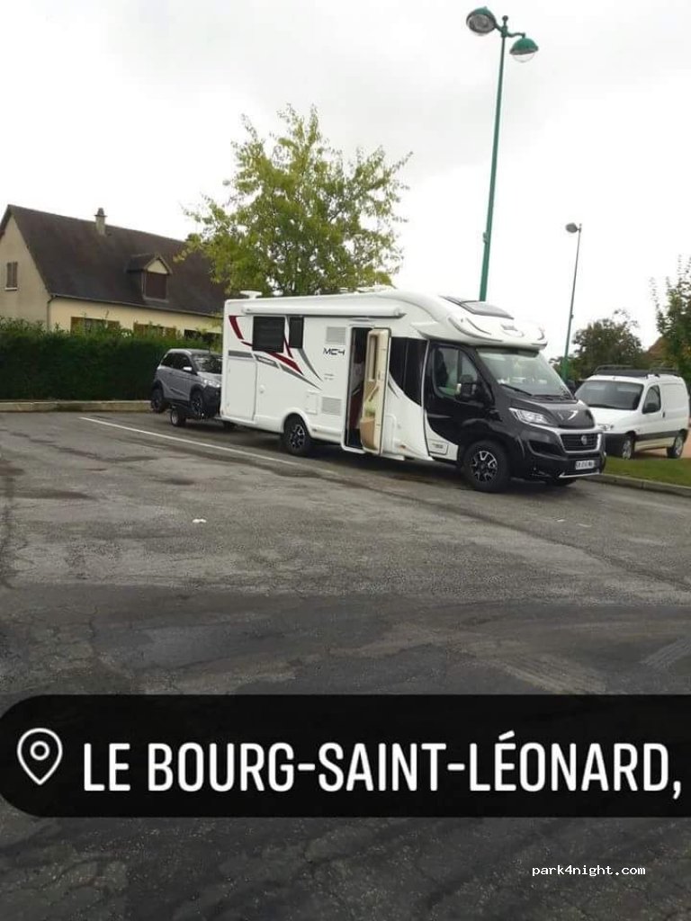 (61310) Bourg Saint Léonard - Le Bourg — foto 3