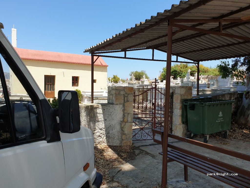 (730 08) Litsarda - Unnamed Road — foto