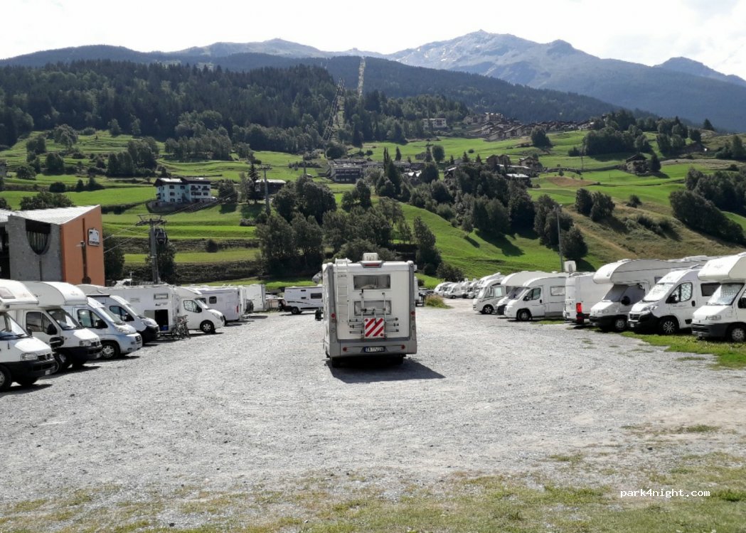 Camper Parking Area Bormio — foto