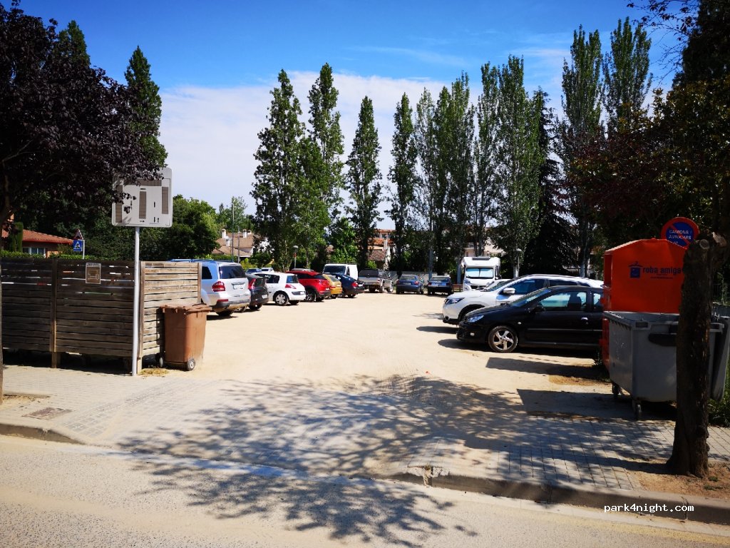 (17820) Banyoles - 210 Carrer de la Sardana — foto