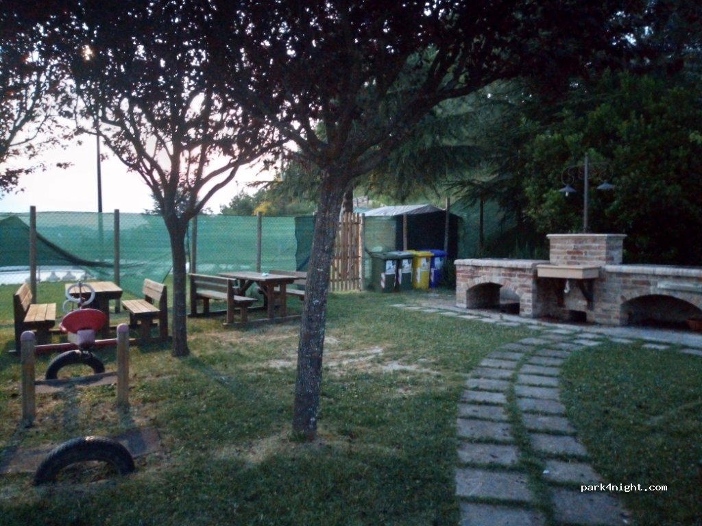 Area Sosta Camper Montedinove — foto 3