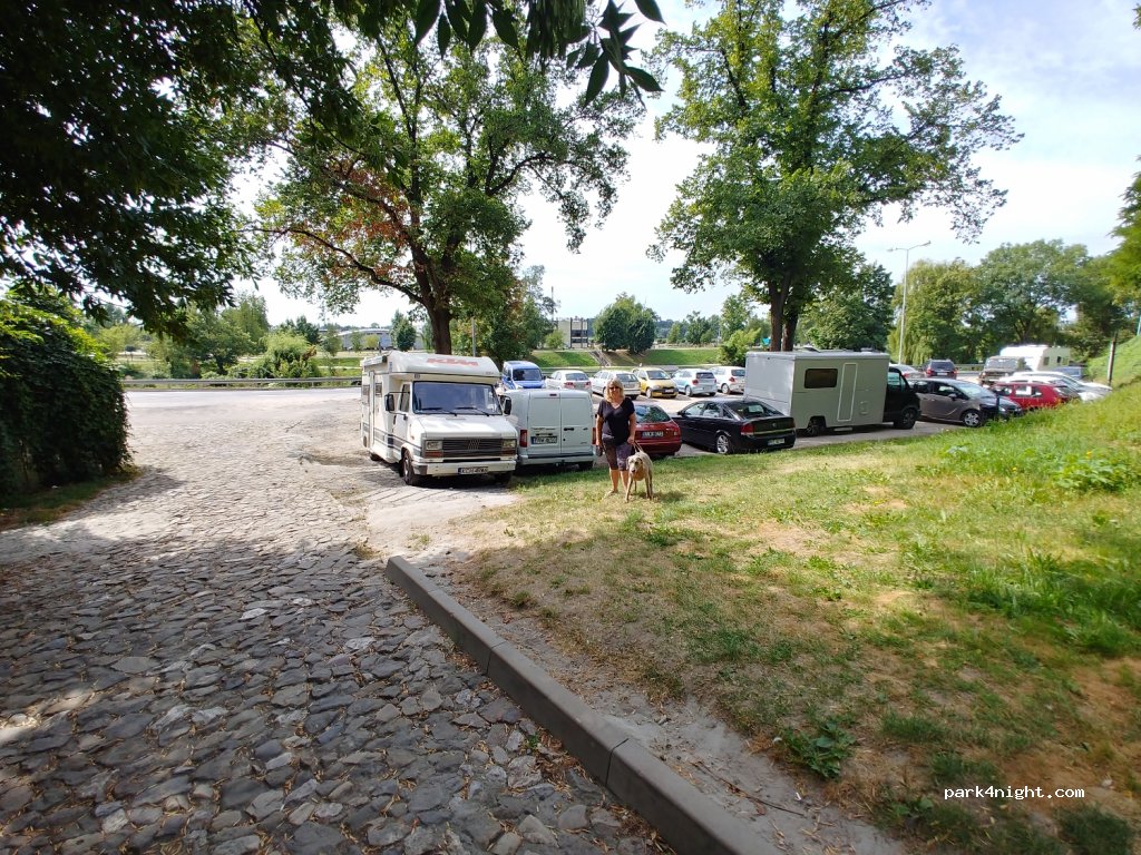 (27-600) Sandomierz - Aleja Jana Pawła II — foto