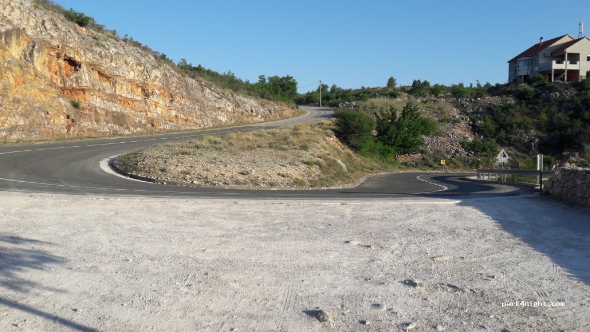 (22222) Rupe - Unnamed Road — foto