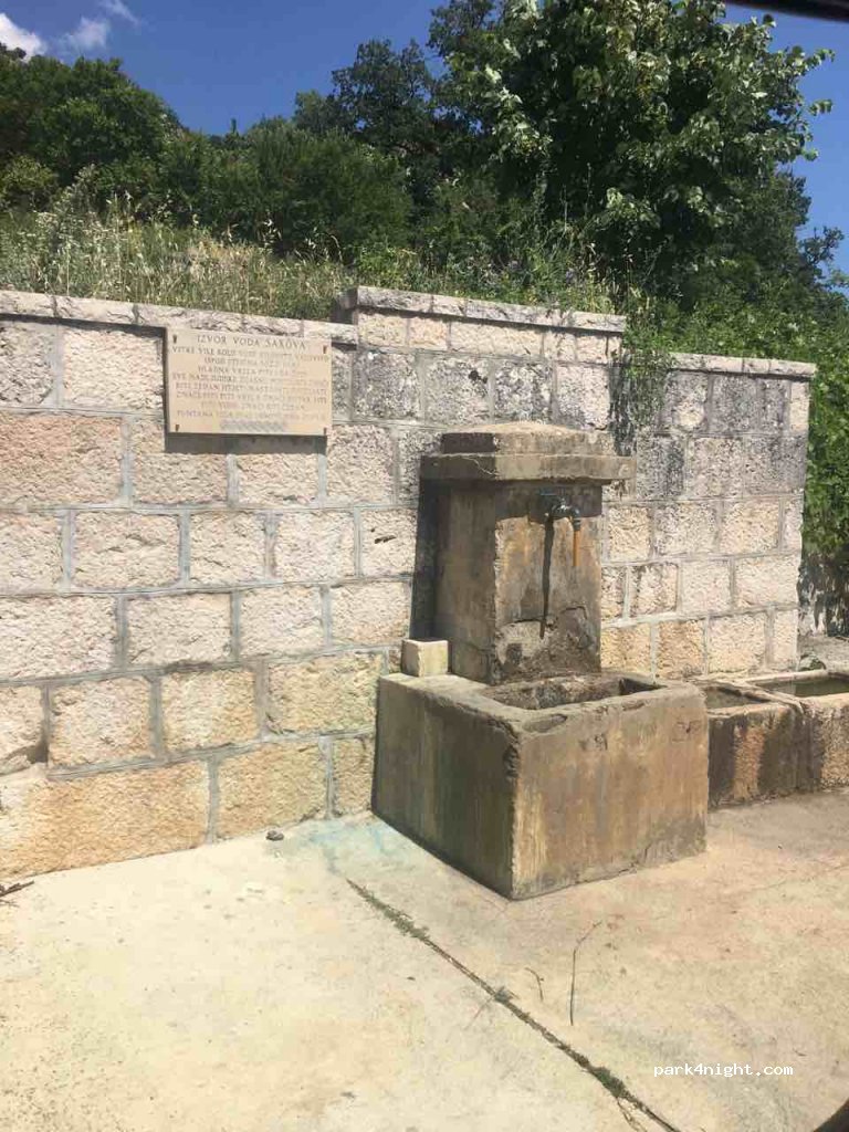 (21254) Trnbusi - Unnamed Road — foto