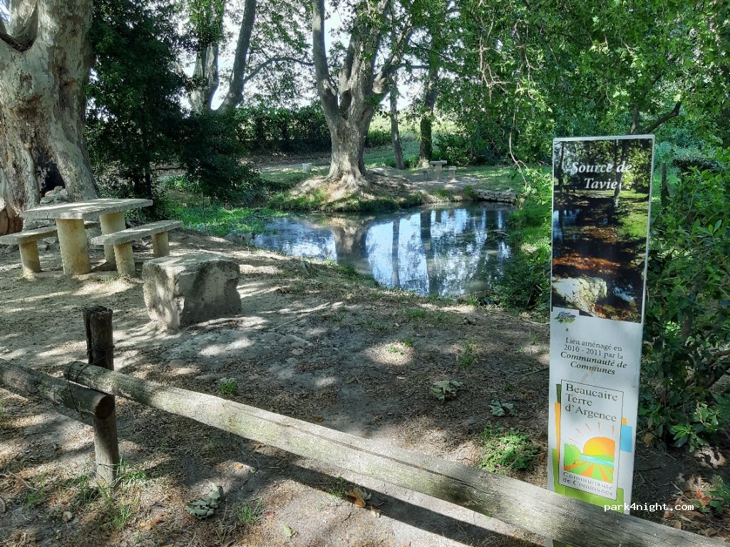 (30300) Jonquières-Saint-Vincent - D763 — foto