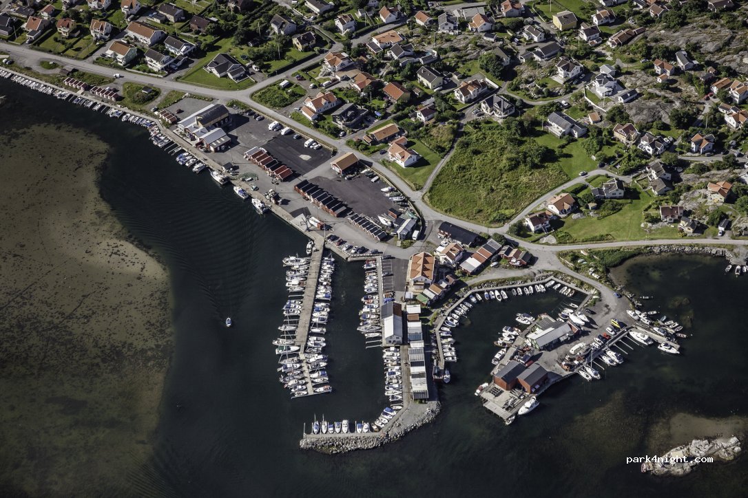 (475 41) Hönö - 71 Rödvägen — foto