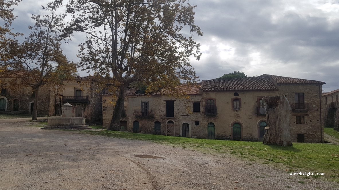 (84020) Roscigno Vecchio - Via Madonna delle Grazie — foto 3