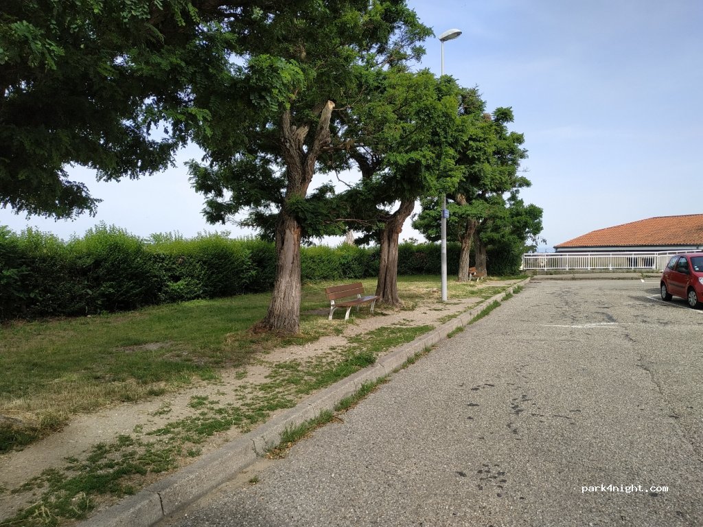 (42410) Pélussin - 2 Place du Huit Mai 1945 — foto 2