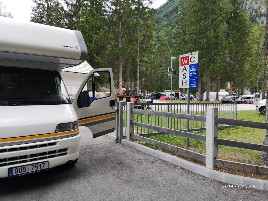 (4281) Gozd Martuljek - Unnamed Road — foto