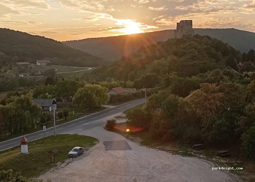 (8419) Csesznek - 8 Sarok köz — foto 5